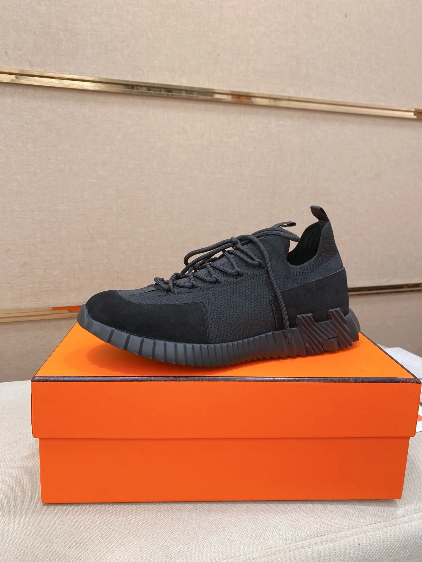 Men's clothing and shoes💰: 620💰《HERMES》【Classic Original Version】Hermès; Top 🔝 Purchasing Agency 🔍🔍Men's latest 🇺🇸 counters are on sale simultaneously, original imported from Italy ▲▲Silk cowhide with breathable fabric ▲▲ (high-end and expensive Qi·Grade) Exquisite workmanship (Italian 🇮🇹Imported water-dyed 🐂cowhide lining) Sole: Original sole provided by the original factory, ⚠️Exclusive double-layer activity·TPR·Rubber·Combined molded outsole; Super·comfortable·wear-resistant·non-slip·environmental protection The real thing is more beautiful if you take the real thing (high quality, follow the order), you can enter and exit the counter at will * Number of yards: 38·39·40·41·42·43·44# (can be customized 45.)